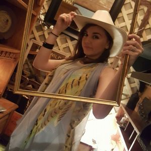 Meet your Posher, Madalyn